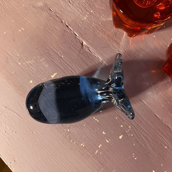 Vintage Hand-Blown Art Glass Cobalt Blue Whale Figurine Paperweight - Picture 2 of 6